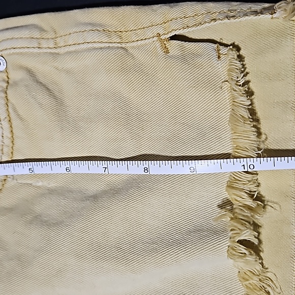 Free People Denim Pale Yellow Distressed Shorts 5 Button Fly Front size … - Picture 7 of 8